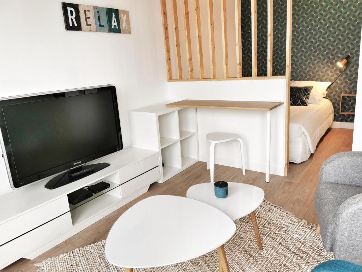 Appartement Lumineux Avec Balcon Et Parking Cherbourg-en-Cotentin Bagian luar foto